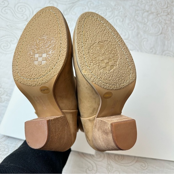 Vince Camuto tan suede chunky heel ankle boots sz 8.5 - Picture 6 of 8